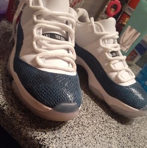 Air Jordan 11 Retro Low LE Snakeskin White/Black-N